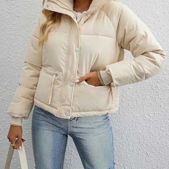 NWT Short Cream Puffer Jacket - Picture 8 of 8